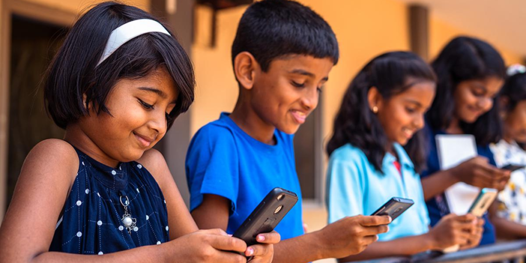 Why Mobile Phones Should Be Allowed in Schools